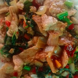 กะเพราหมูชิ้น