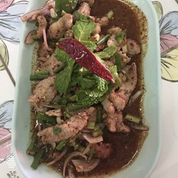นำ้ตก หมู