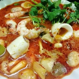 ต้มยำกุ้งและหมึกน้ำข้น