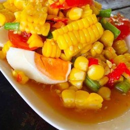 ยำข้าวโพดไข่เค็ม