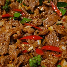 เนื้อผัดพริกป่น ราดข้าว