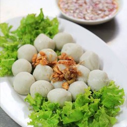 ลูกชิ้นปลากลมลวกจิ้มชุดกลาง