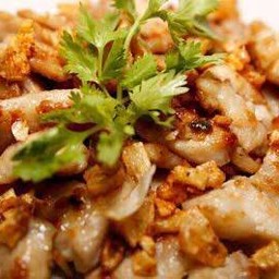 ข้าวราดกระเทียมพริกไทยหมู