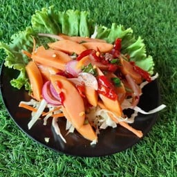 ยำไส้กรอก