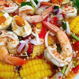 ยำไข่เค็มข้าวโพดกุ้งสุก