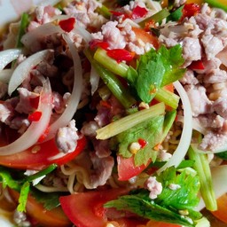 ยำม่าม่าหมูสับ