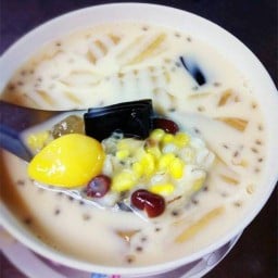 ครัวฮาลาล ผัดไท หอยทอด น้ำเต้าหู้ เต้าฮวย ปาท่องโก้ วอคอ อาหารตามสั่ง