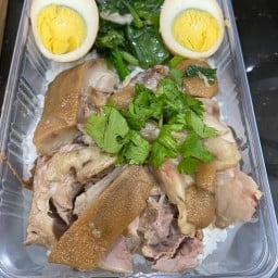 ข้าวขาหมูชายต้อม