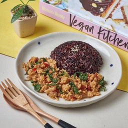 ข้าวไรซ์เบอรี่ + ผัดกะเพราหมูจำแลงเจ วีแกน Vegan Pork Kaprao