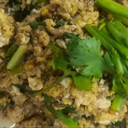 ไข่คั่วใส่หมูสับ