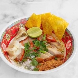 บะหมี่น้ำหมูแดง หมูกรอบ