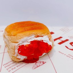 ขนมปังไส้วิปครีมแยมสตรอว์เบอรี่