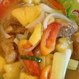 เนื้อปลาชิ้นผัดเปรี้ยวหวาน
