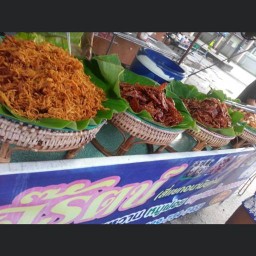 เจ๊รัตน์ ข้าวเหนียวหมูเจ้าเก่า อนามัยด่าน