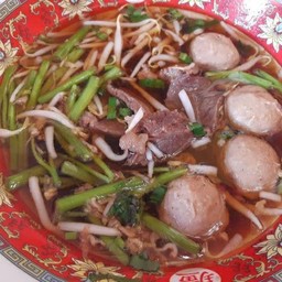 ก๋วยเตี๋ยวเนื้อตุ๋น เนื้อสด ลูกชิ้น