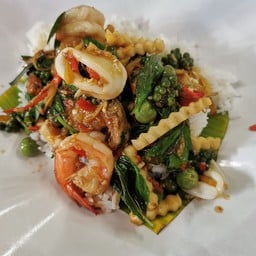 ร้านสำรับกับข้าวอ่างทอง (วัดจันทรังษี) บ้านอิฐ