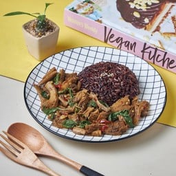 ข้าวไรซ์เบอรี่ + กะเพราขาเห็ดเจ Vegan Mushroom Stems Kaprao