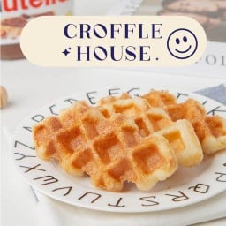 Croffle house ( ครอฟเฟิล เฮาส์ ) / ครัวซองต์ วาฟเฟิล นมสดสตอเบอร์รี่ / croffle croissant waffle
