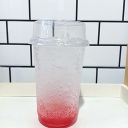 สตอเบอรี่โซดา