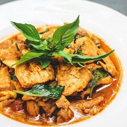 พริกแกงเนื้อราดข้าว