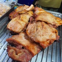 ยำคอหมูย่าง