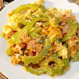 มะระผัดไข่ ใส่หมูสับ(กับข้าว)