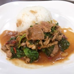 กระเพราหมูชิ้น