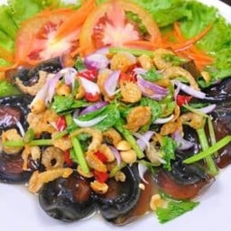 ยำไข่เยี่ยวม้าหมูสับ