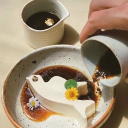 เต้าหู้เย็นราดซอสยูสุทรัฟเฟิล