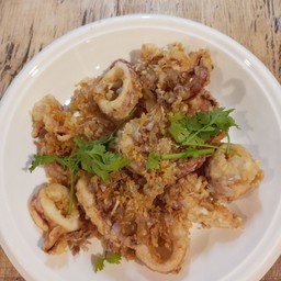 ปลาหมึกทอดกระเทียม