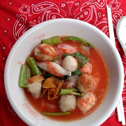 ก๋วยเตี๋ยวเย็นตาโฟนํ้าลูกชิ้นแคะรวม