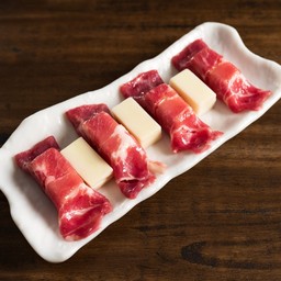 หมูห่อชีสลาวา