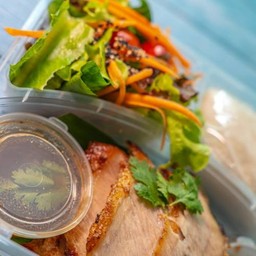 ชุดคอหมูย่างพร้อมผักสลัด+ข้าวเหนียว