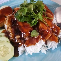 ข้าวหมูกรอบหมูแดง