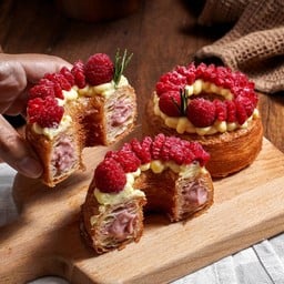 ราสพ์เบอร์รีกับครีมคัสตาร์ด