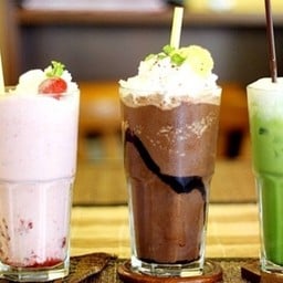 ร้านน้ำพี่ผึ้ง(หน้าดีมาร์ทตรัง)