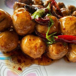 ลูกชิ้นปิ้งนายแม่(น้ำจิ้มแซ่บ)