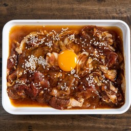 หมูตอกไข่