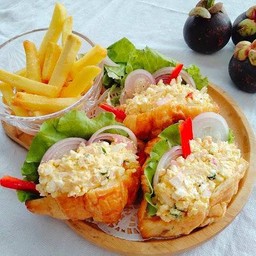 ครัวซองไข่ข้น + เเฮม + ชีส + ผัก