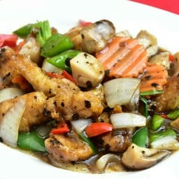 ราดหน้าเนื้อปลาเก๋าผัดเต้าซี่