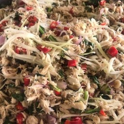 ยำปลาทูรสชาติเผ็ดกลมกล่อมหอมพริกขี้หนูสวนแท้ๆ