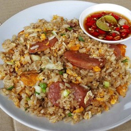 ข้าวผัดไข่กุนเชียง