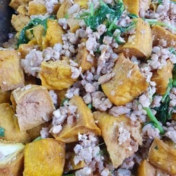 ผัดเต้าหู้ทรงเครื่อง