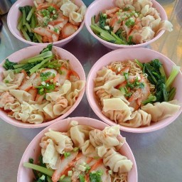 บะหมี่หมูแดง เด่น อุบล