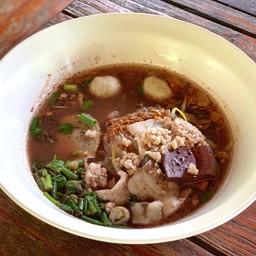 ก๋วยเตี๋วยหมูต้มยำเฮือนอีสาน