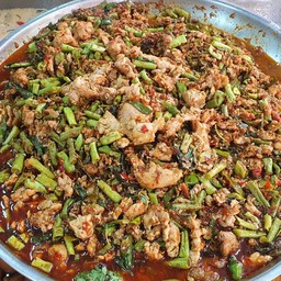 ผัดเผ็ดลูกชิ้นปลากราย