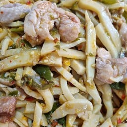 ผัดหน่อไม้สดใส่ไก่