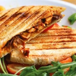 วีแกนพานินี่ ไส้หอมหัวใหญ่ผัดเห็ด