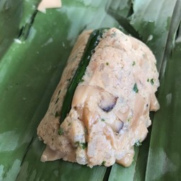 แหนมใบตอง