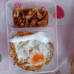 ข้าวหอยลายผัดพริกเผาไข่ดาว